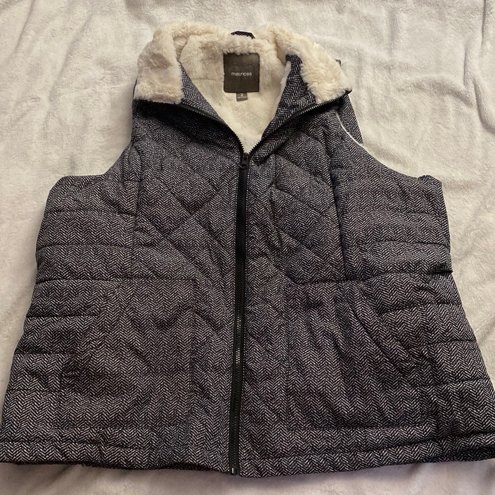 Maurice’s Black and White, Fleece Lined, Vest; size: 2; like new